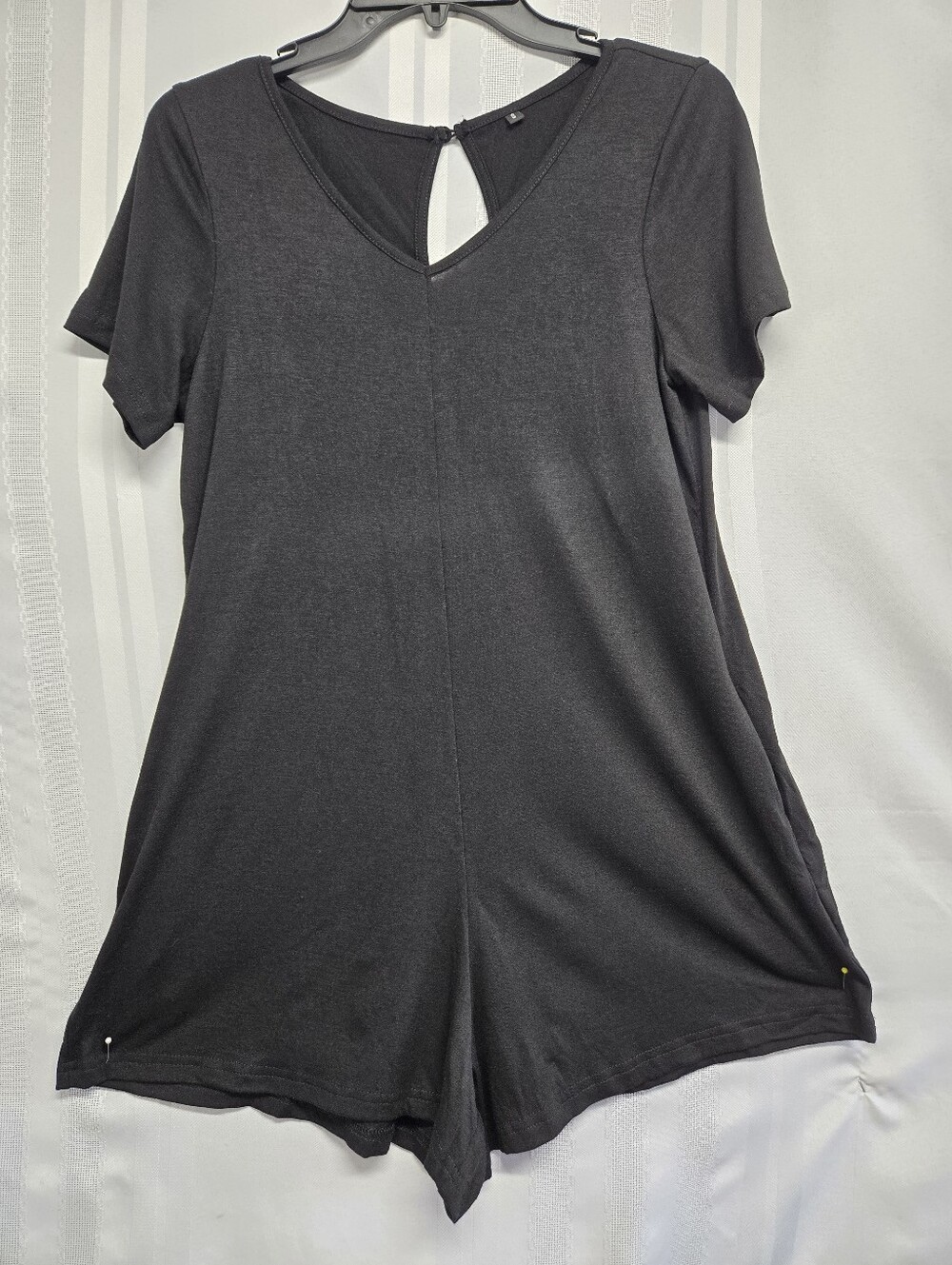 BLACK V NECK PULLOVER ROMPER WITH SIDE POCKETS SIZE SMALL
